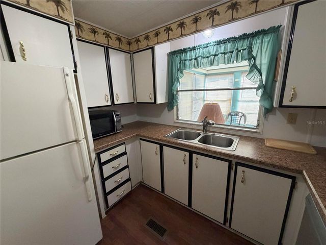 930 TARRSON BOULEVARD, Lady Lake, FL 32159