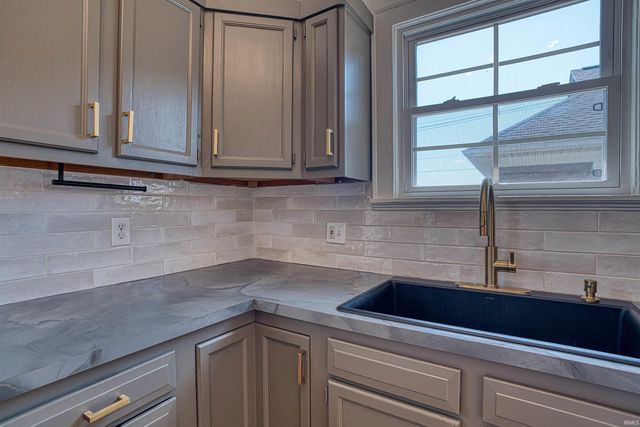 1222 Vann Avenue, Evansville, IN 47714