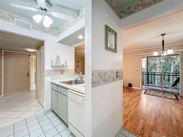 130 JASMINE WOODS COURT 10D, Deltona, FL 32725