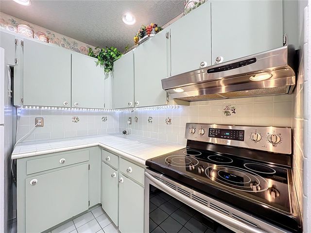 130 JASMINE WOODS COURT 10D, Deltona, FL 32725