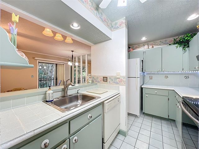 130 JASMINE WOODS COURT 10D, Deltona, FL 32725