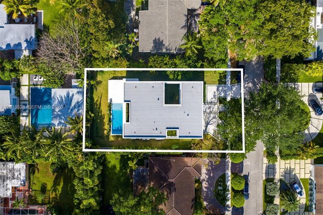 2096 Alamanda Dr, North Miami, FL 33181