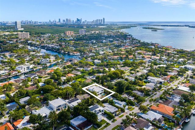 2096 Alamanda Dr, North Miami, FL 33181