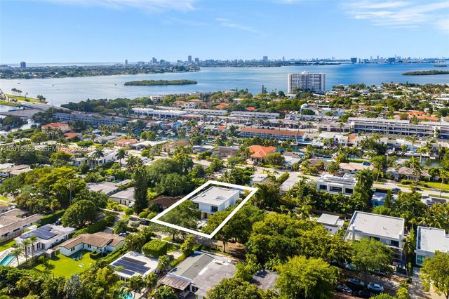 2096 Alamanda Dr, North Miami, FL 33181