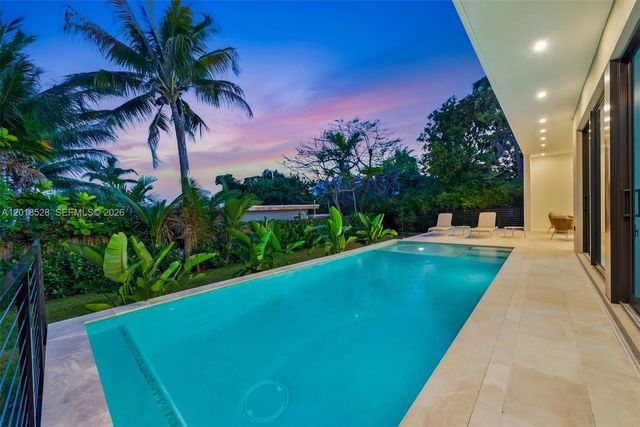 2096 Alamanda Dr, North Miami, FL 33181
