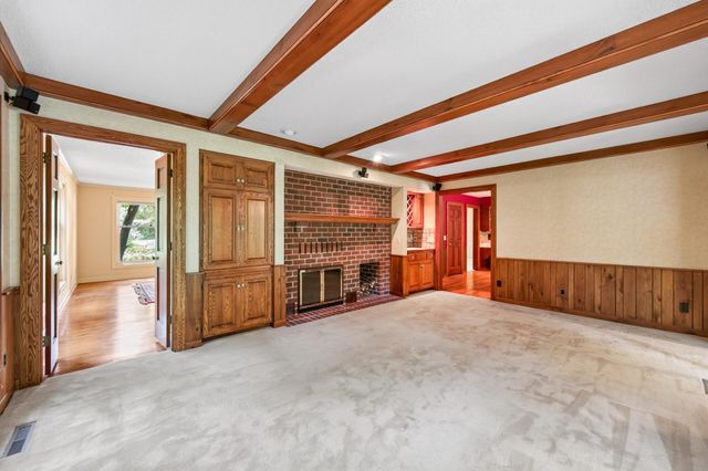 18401 Beaverwood Hill, Minnetonka, MN 55345
