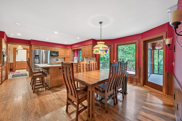18401 Beaverwood Hill, Minnetonka, MN 55345