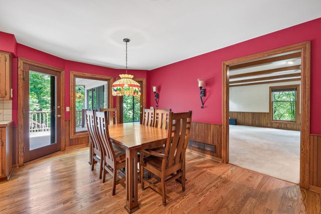 18401 Beaverwood Hill, Minnetonka, MN 55345