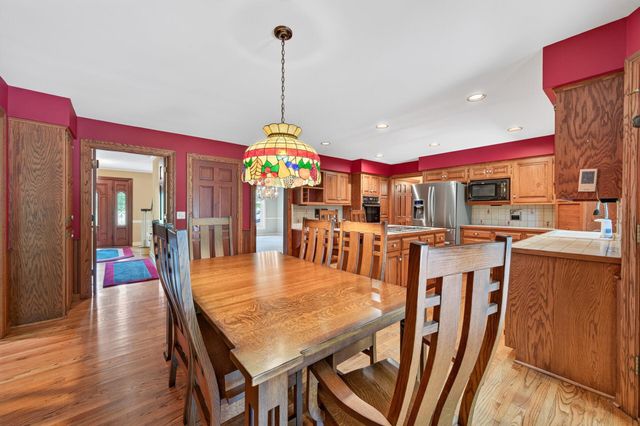 18401 Beaverwood Hill, Minnetonka, MN 55345