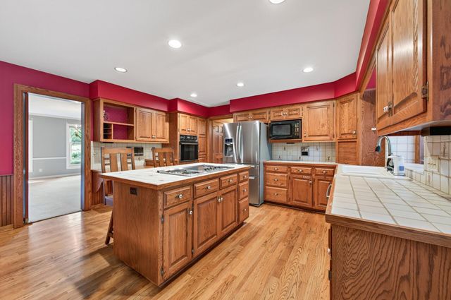 18401 Beaverwood Hill, Minnetonka, MN 55345