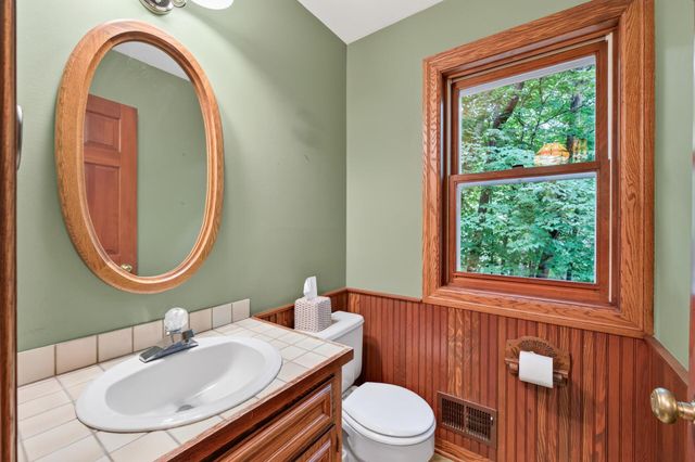 18401 Beaverwood Hill, Minnetonka, MN 55345