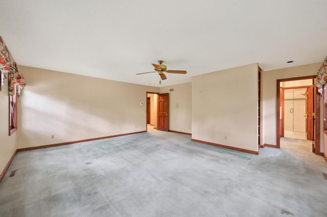 18401 Beaverwood Hill, Minnetonka, MN 55345