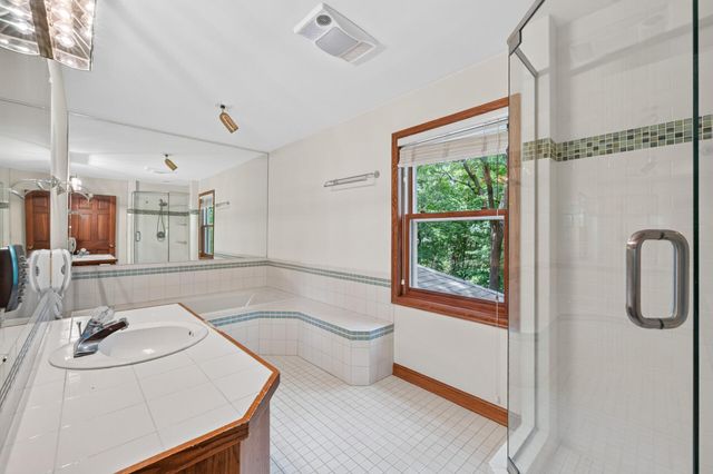 18401 Beaverwood Hill, Minnetonka, MN 55345