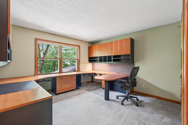 18401 Beaverwood Hill, Minnetonka, MN 55345