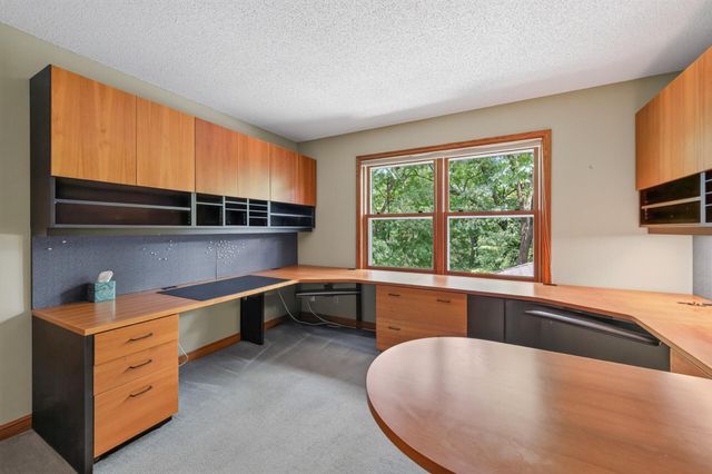 18401 Beaverwood Hill, Minnetonka, MN 55345