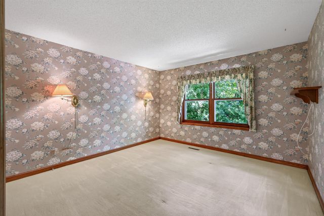 18401 Beaverwood Hill, Minnetonka, MN 55345