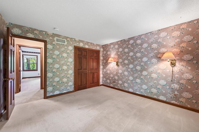 18401 Beaverwood Hill, Minnetonka, MN 55345