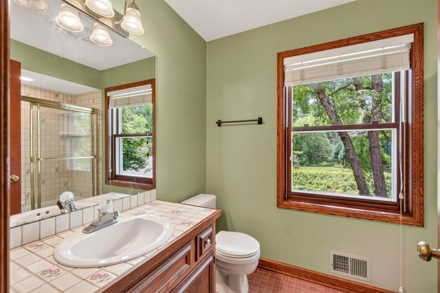 18401 Beaverwood Hill, Minnetonka, MN 55345