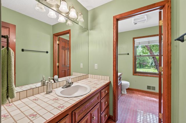 18401 Beaverwood Hill, Minnetonka, MN 55345