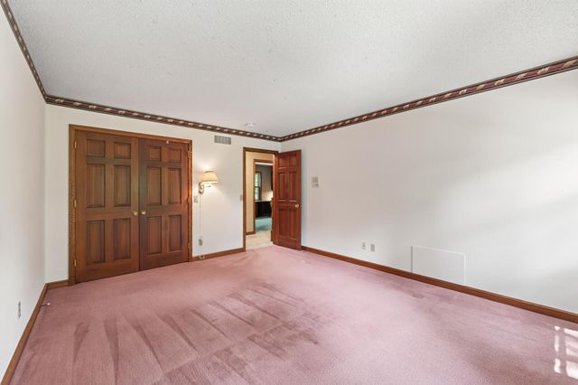 18401 Beaverwood Hill, Minnetonka, MN 55345