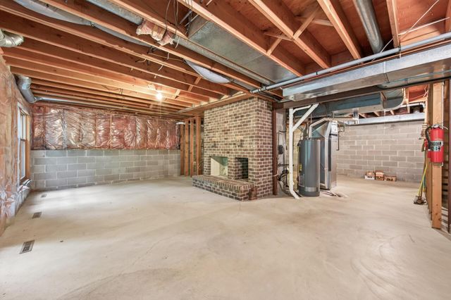 18401 Beaverwood Hill, Minnetonka, MN 55345