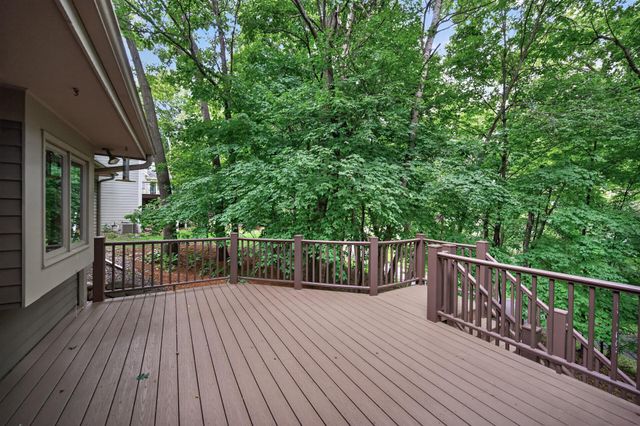 18401 Beaverwood Hill, Minnetonka, MN 55345