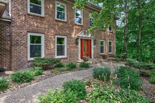 18401 Beaverwood Hill, Minnetonka, MN 55345
