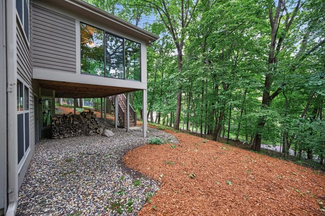 18401 Beaverwood Hill, Minnetonka, MN 55345
