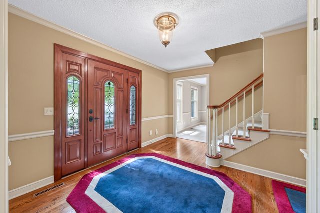 18401 Beaverwood Hill, Minnetonka, MN 55345
