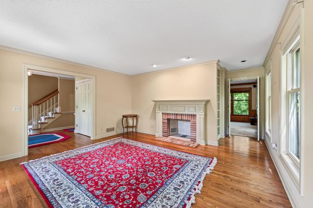 18401 Beaverwood Hill, Minnetonka, MN 55345