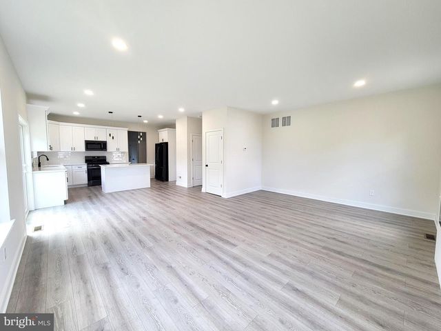 103 HEATHERWOOD DR, Vineland, NJ 08360