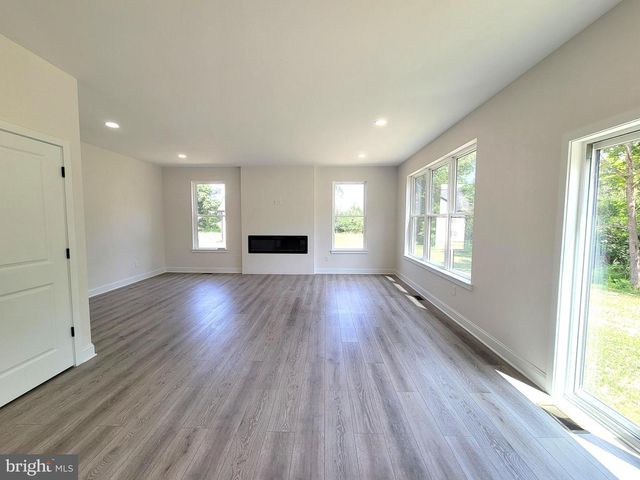103 HEATHERWOOD DR, Vineland, NJ 08360