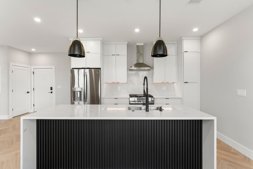 106 Moore 4, Boston, MA 02128