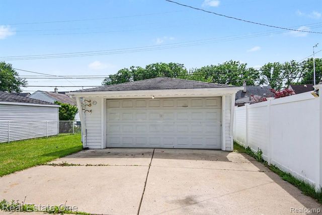 13711 Backus Street, Southgate, MI 48195