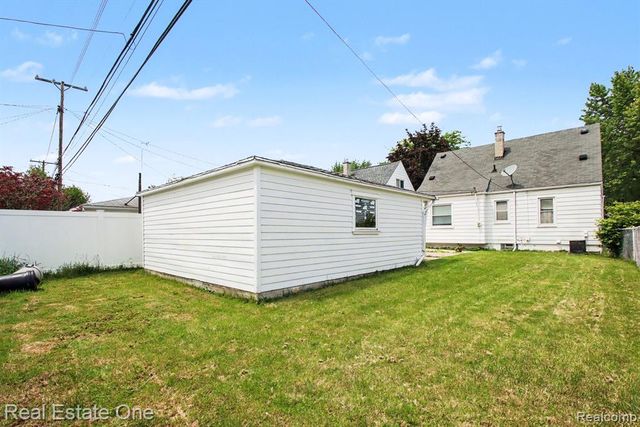 13711 Backus Street, Southgate, MI 48195