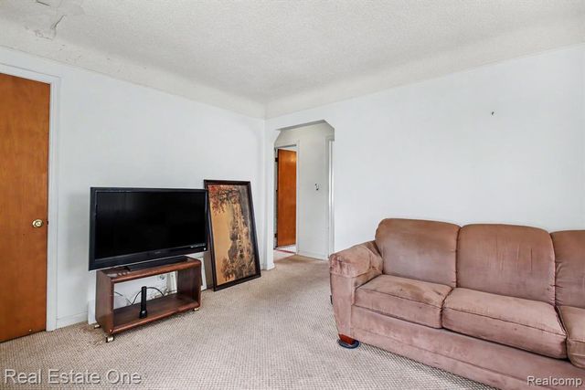13711 Backus Street, Southgate, MI 48195