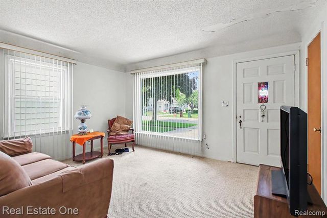 13711 Backus Street, Southgate, MI 48195
