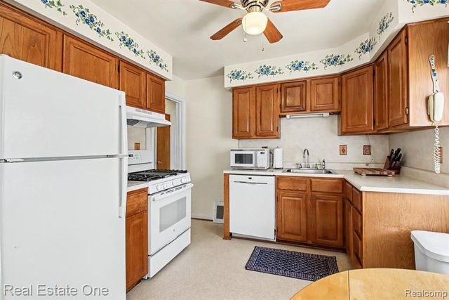 13711 Backus Street, Southgate, MI 48195