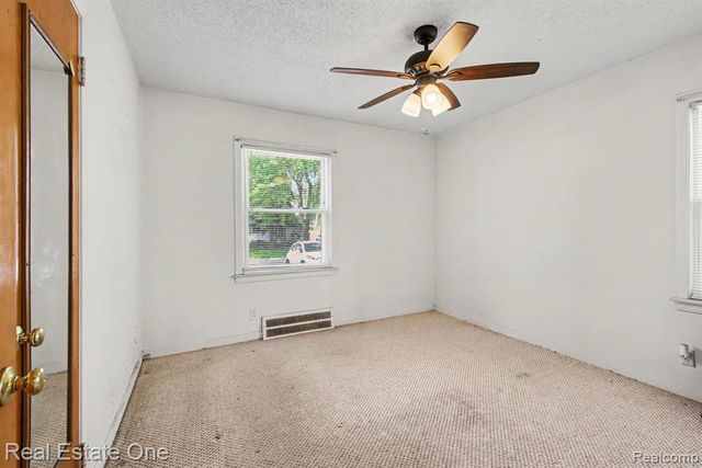 13711 Backus Street, Southgate, MI 48195