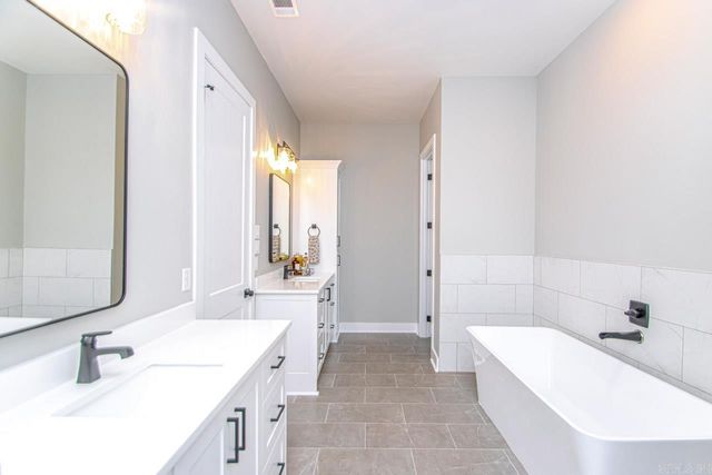 4917 Lake Vista Drive, Benton, AR 72019