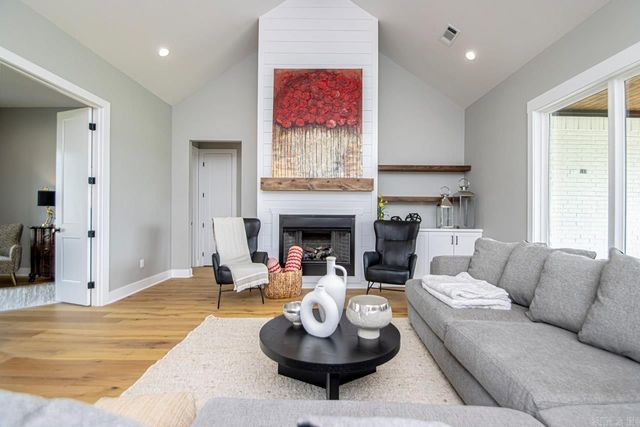 4917 Lake Vista Drive, Benton, AR 72019