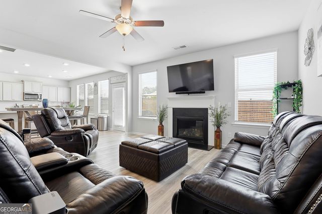 2000 Carolyn Dixon Way, Fayetteville, GA 30214