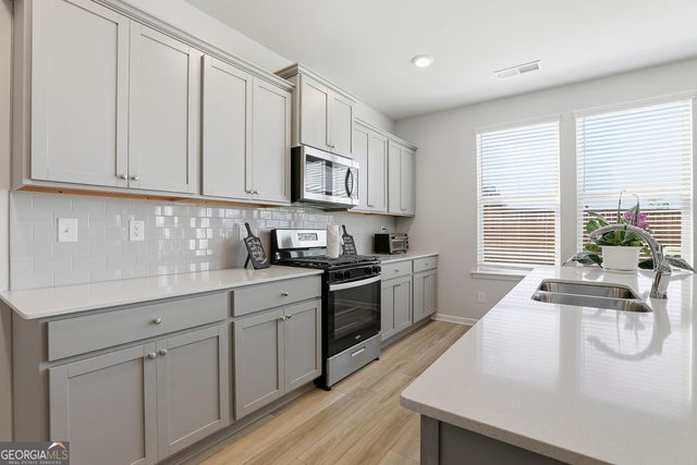 2000 Carolyn Dixon Way, Fayetteville, GA 30214