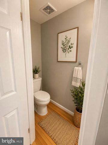 3107 HAWTHORNE DR NE, Washington, DC 20017