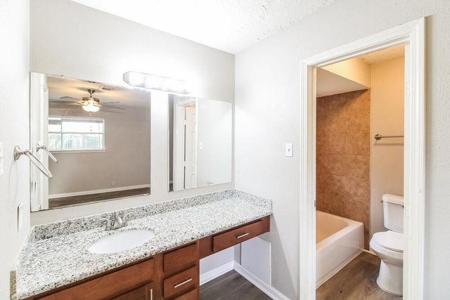 3206 Teakwood Circle, Dickinson, TX 77539