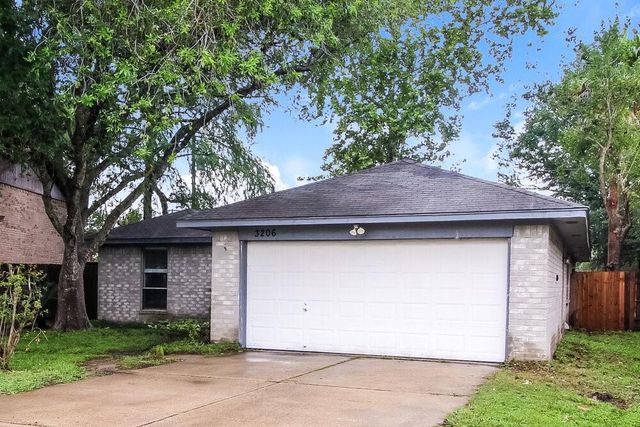 3206 Teakwood Circle, Dickinson, TX 77539