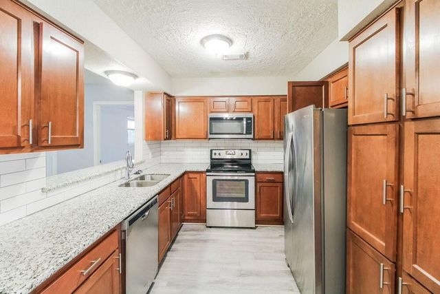 3206 Teakwood Circle, Dickinson, TX 77539