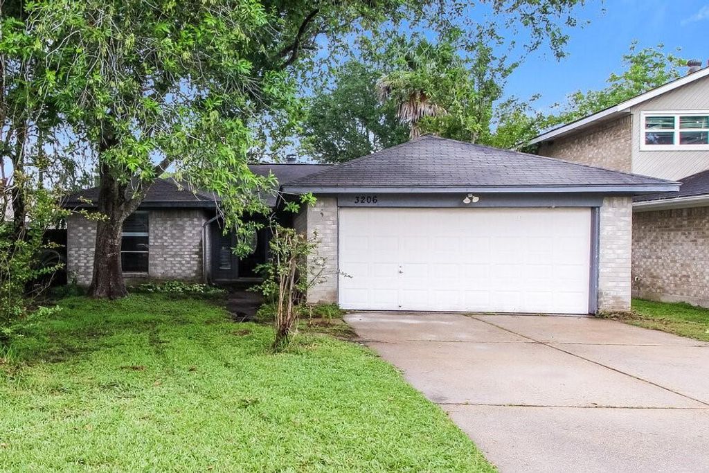 3206 Teakwood Circle, Dickinson, TX 77539