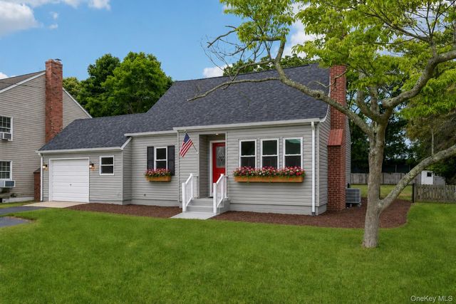 54 N Ocean Avenue, Center Moriches, NY 11934
