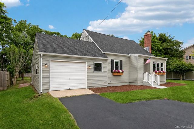 54 N Ocean Avenue, Center Moriches, NY 11934